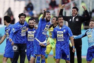 ورزشی ، فوتبال ، لیگ برتر ایران ، 10اسفند 1396 ، استقلال 1 پرسپولیس 0 ، دربی 86 ،  شادی برد : جباروف ، چشمی ، سید مجید حسینی ، داریوش شجاعیان و عرشیا بابازاده و رحمتی